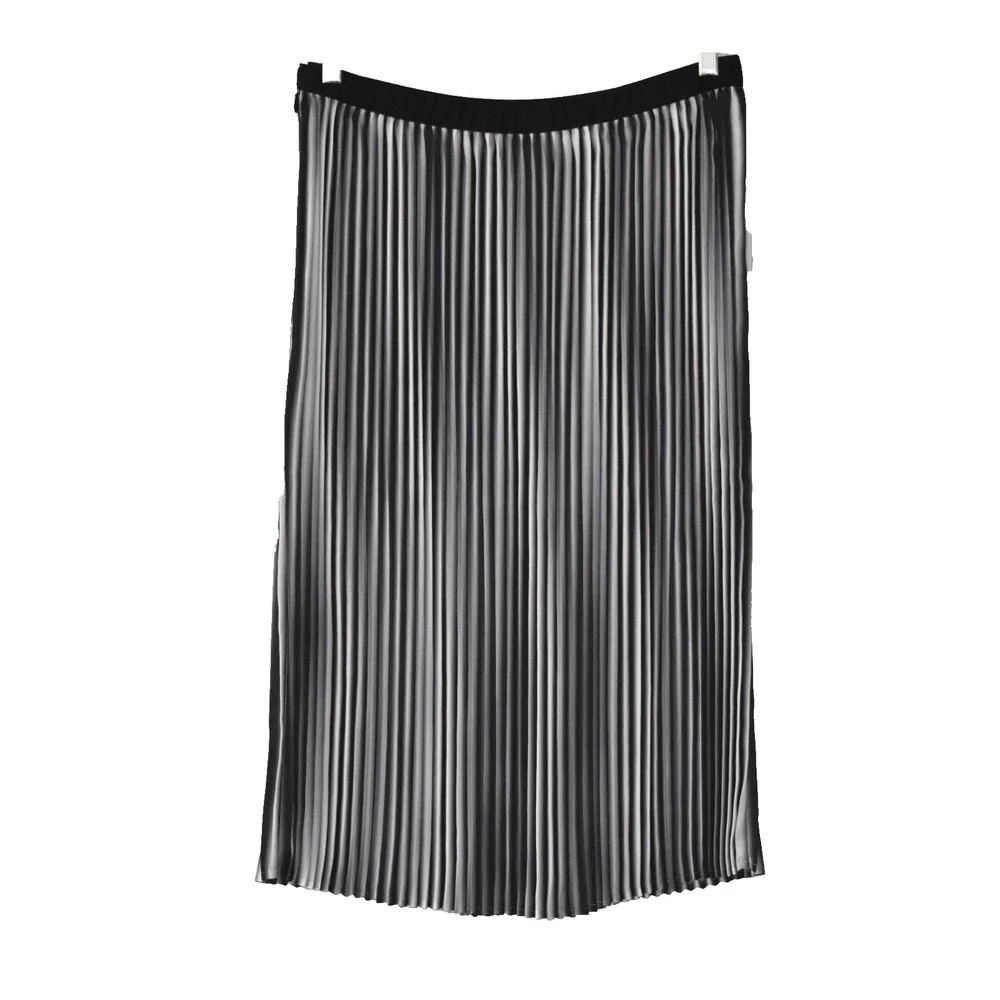 A6 NWOT EILEEN FISHER Black/Bone Ombre Gradient Design Pleated Skirt Size S